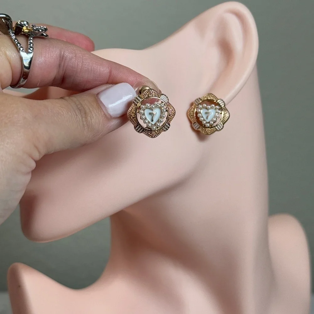💖 ⚜️ Vintage Gold and White Heart Earrings ⚜️ 💕